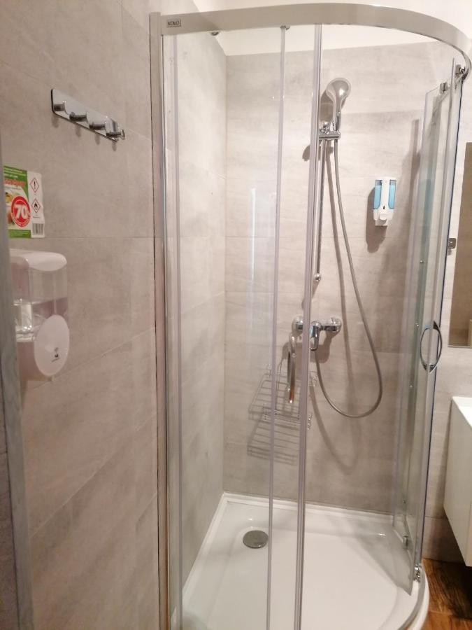 Hostel Tulip - Pokój 3 ze wspólną łazienką i kuchnią Szczecin Zewnętrze zdjęcie